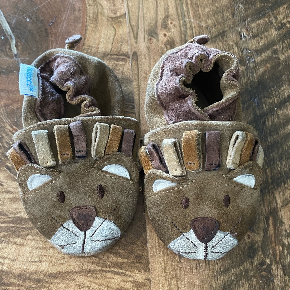 Robeez Brown Adorable Lion Baby Soft Sole Shoes - size 0-6 months